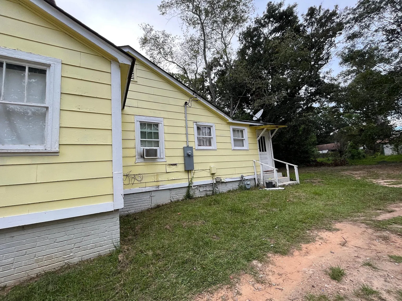 211 Hanover Ave — Photo 3