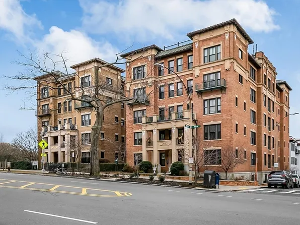 452 Park Dr APT 1A, Boston, MA 02215