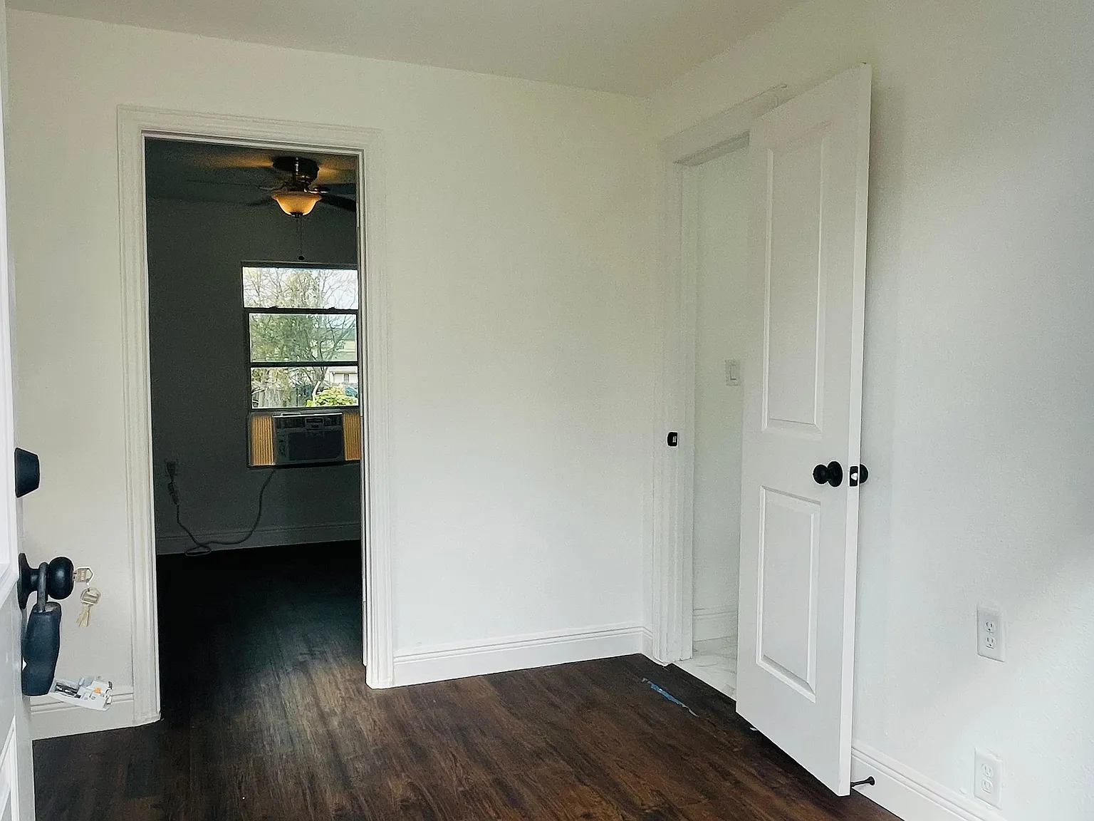 1 bed, 888 sqft, $1,100 — Photo 2