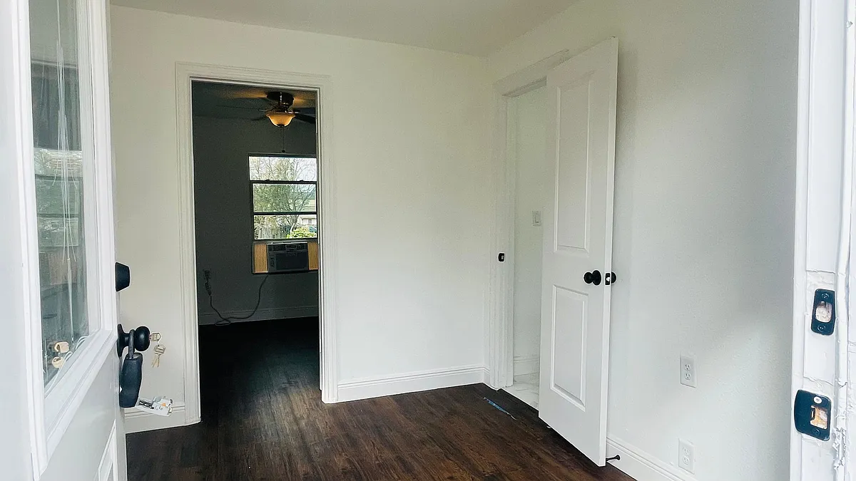 Building Photo - 413 N Live Oak St #2