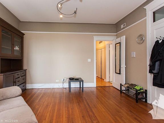 3rd image of 3811 N Wilton Ave #1118