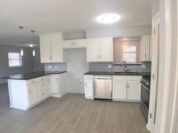 5th image of 114 Brookside Dr