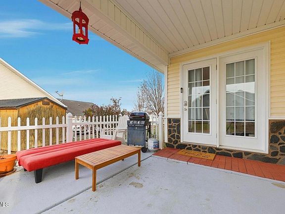 5th image of 1842 Country Meadows Dr