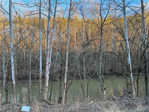 4026 Spencer Rd, Clendenin, WV 25045