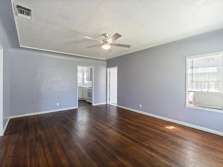 1114 Martin Ave — Photo 5
