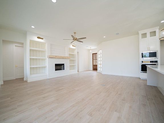 4th image of 320 Saddle Brook Dr