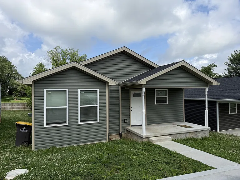 75 Bluegrass Dr — Photo 1