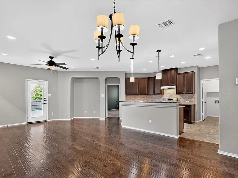 1049 Clove Hitch Rd — Photo 4