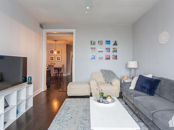 3rd image of 1538 W Wrightwood Ave #3B