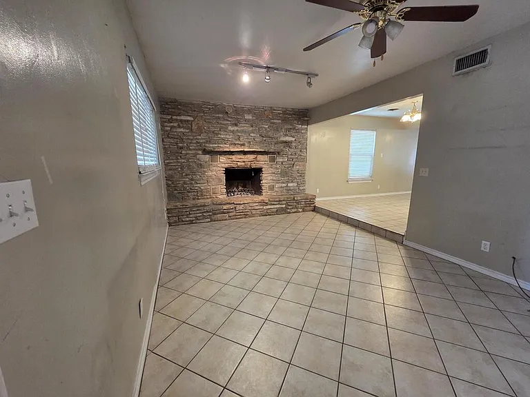 333 W Nimitz St — Photo 6