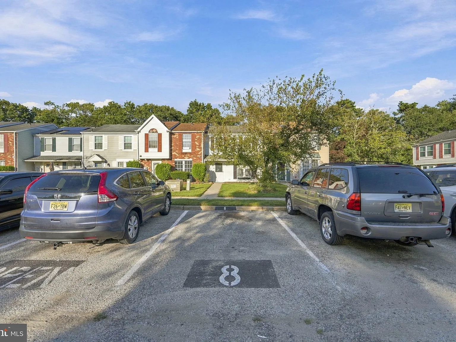 3 bed, 1.5 bath, 1120 sqft, $2,300 — Photo 3