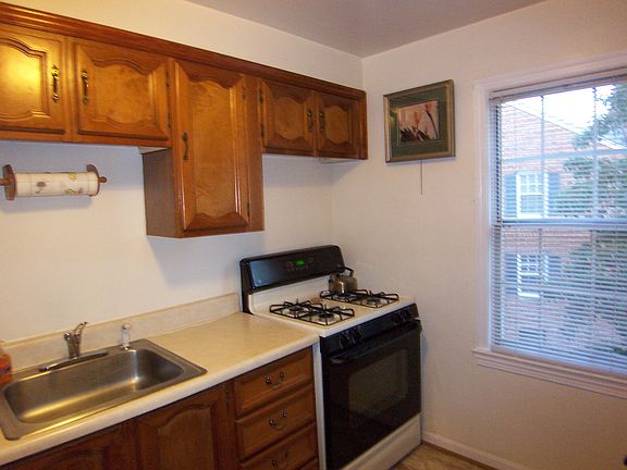 3rd image of 6723 W Wakefield Dr APT B2