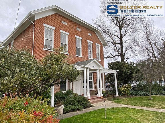 4th image of 104 S Oak St #6