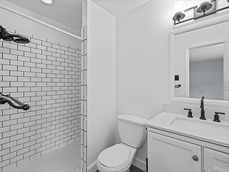 5021 Clairmont Ct — Photo 13