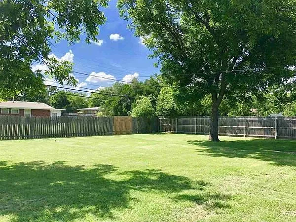 4604 Stanford Ave — Photo 5