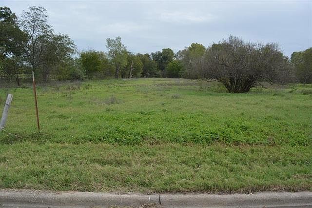 1st image of 100 Garden Dr