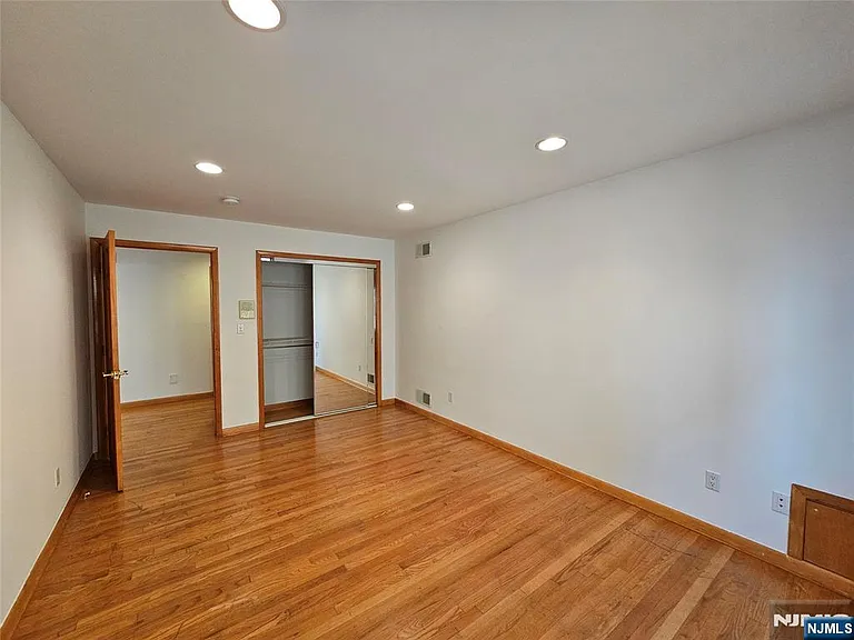 120 Johnson Ave — Photo 16