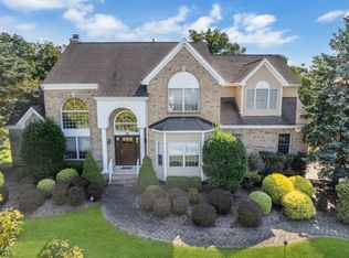 15 Thames Dr, Livingston, NJ 07039