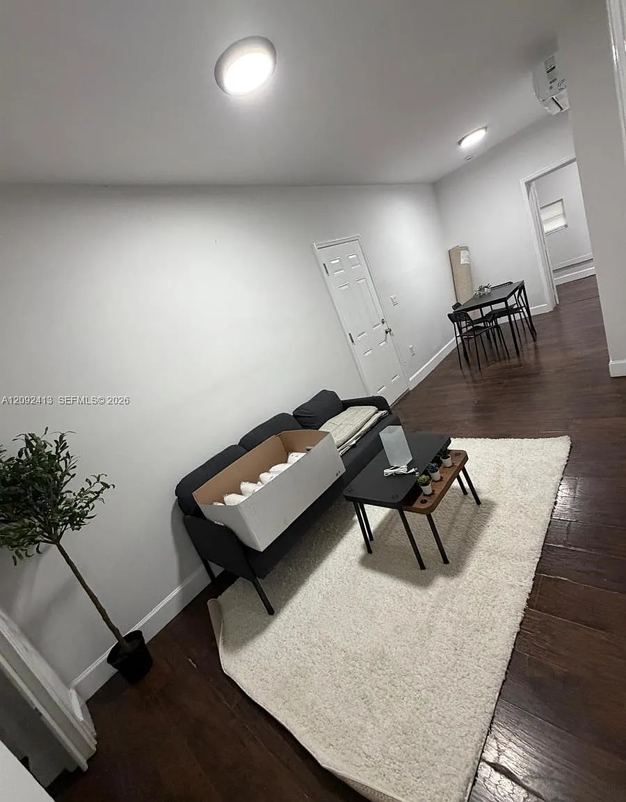 337 SW 10th Ave — Photo 4