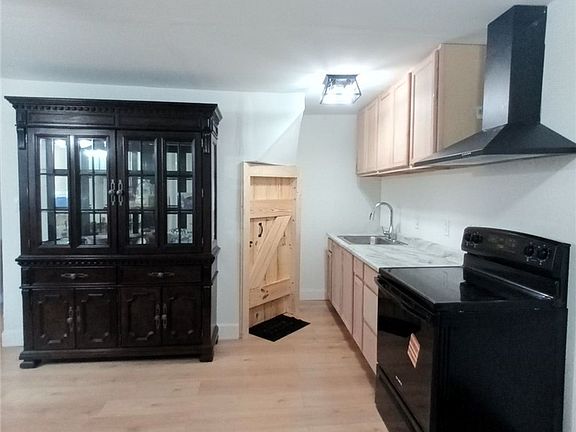 3rd image of 210 N 4th St