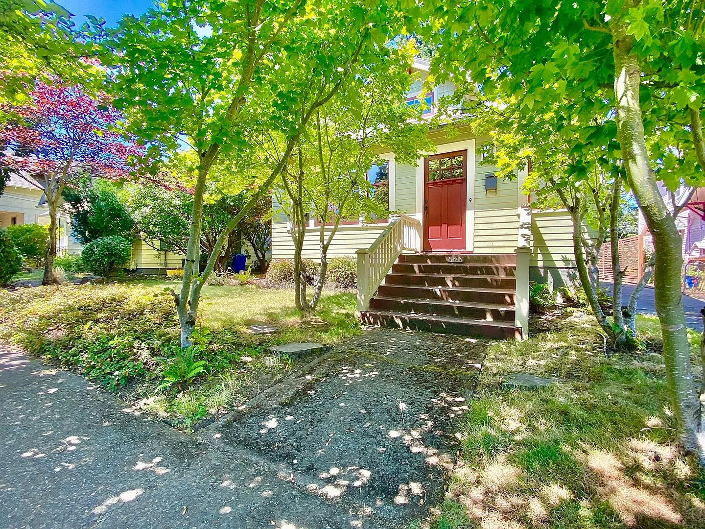 Alameda Stunner!! Charming Bungalow On Large Lot W/ Bonus Room & 2 Car Garage!! — Photo 2