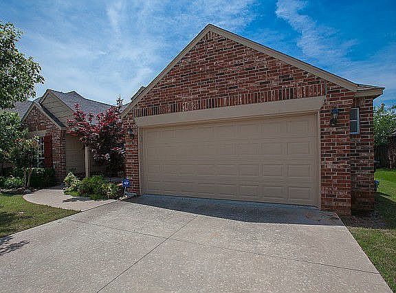 2 car garage and and walkway to entry