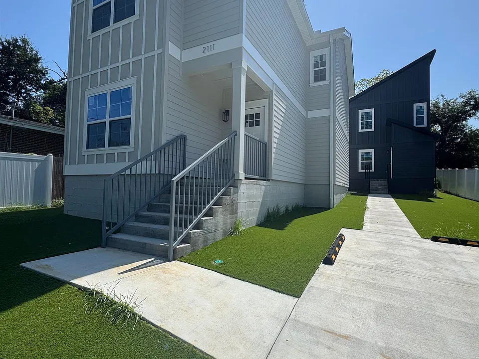 2111 Owens St #1