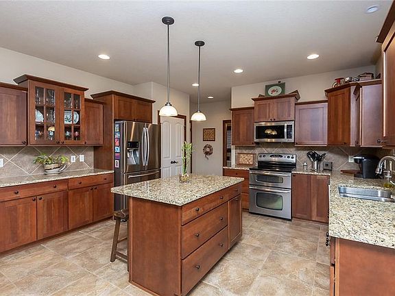 3rd image of 7706 NW 104th Ct