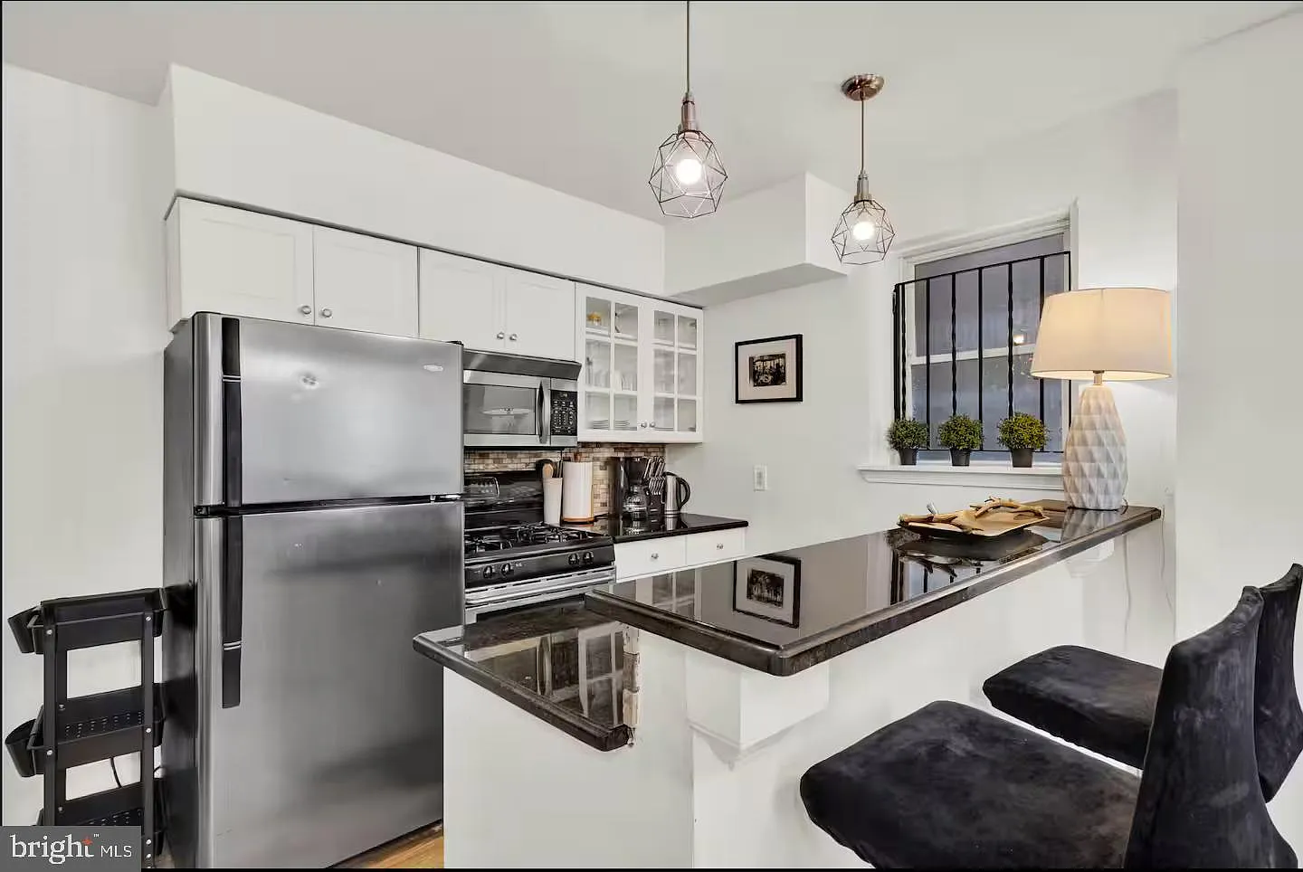2 bed, 800 sqft, $1,975 — Photo 4