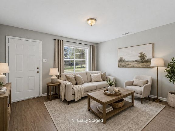 4th image of 496 Greenview Cv