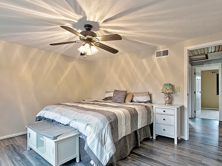 464 Vancover Ct — Photo 14