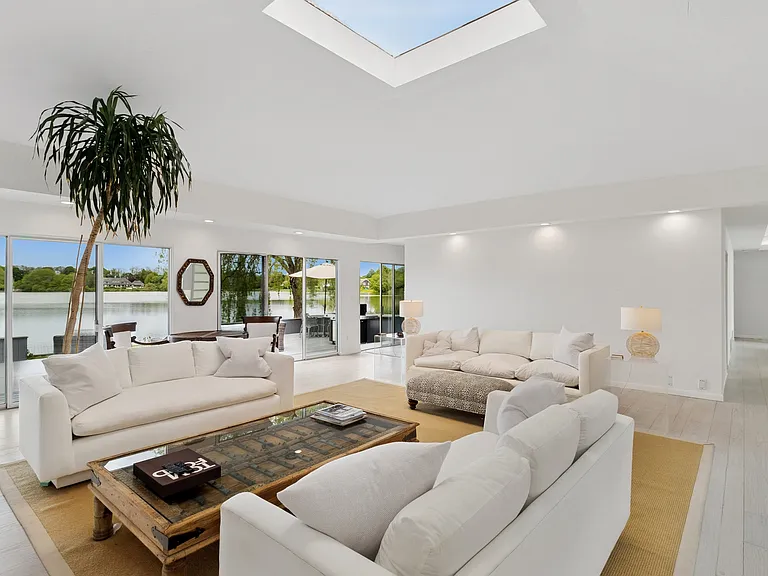 230 Mill Pond Ln — Photo 8