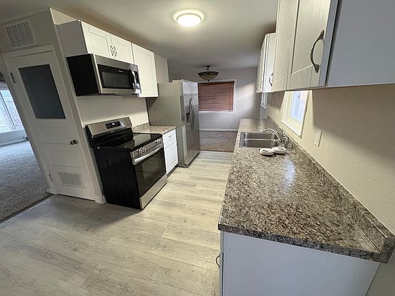 5th image of 1124 Adams Ave