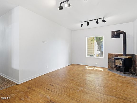 5th image of 310 Wolcott Ave
