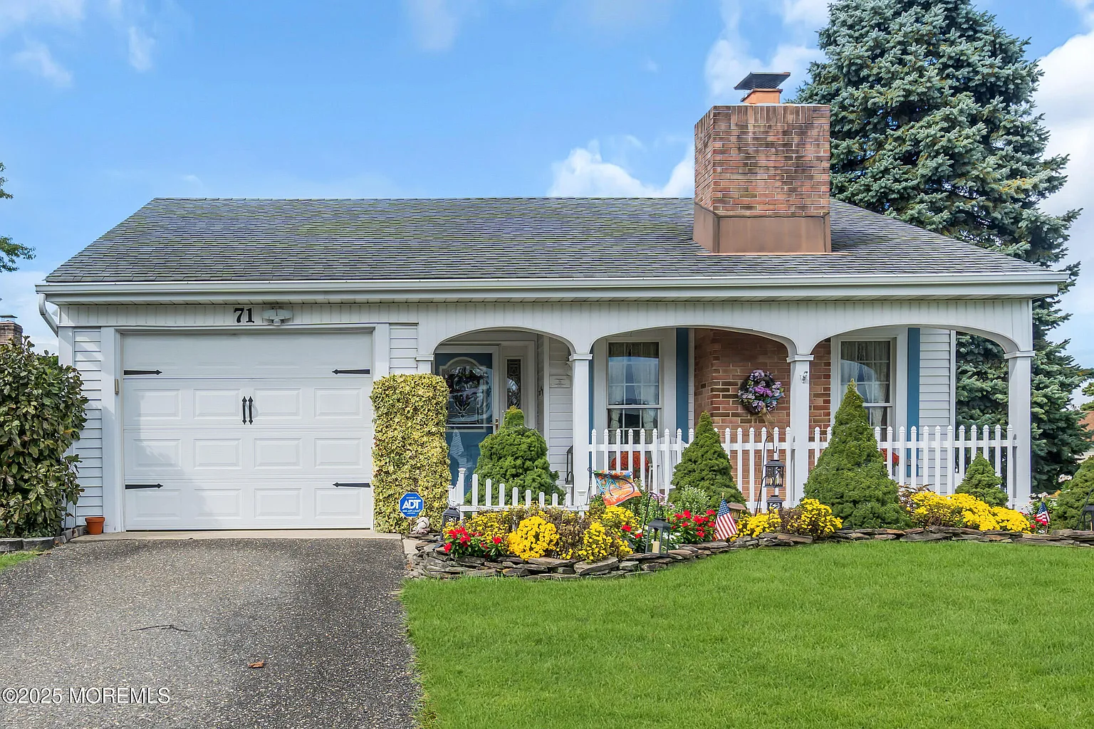 71 Mansfield Avenue photo 1