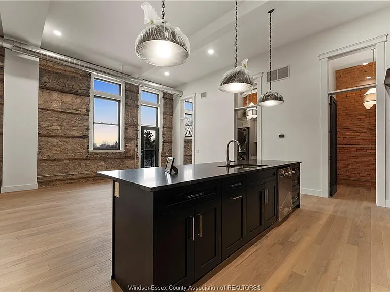 247 Brock St #301 — Photo 9
