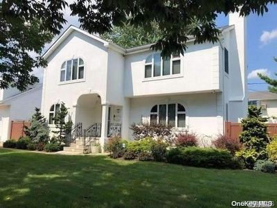 135 Roosevelt Place, Massapequa, NY, 11758