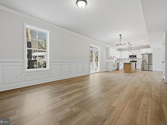 5th image of 3583 Edgemont St