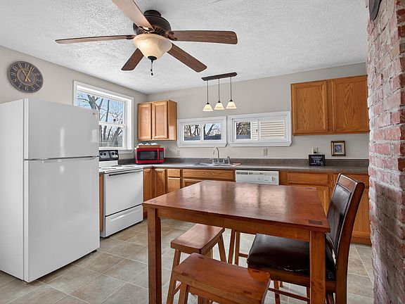 4th image of 330 Grand St