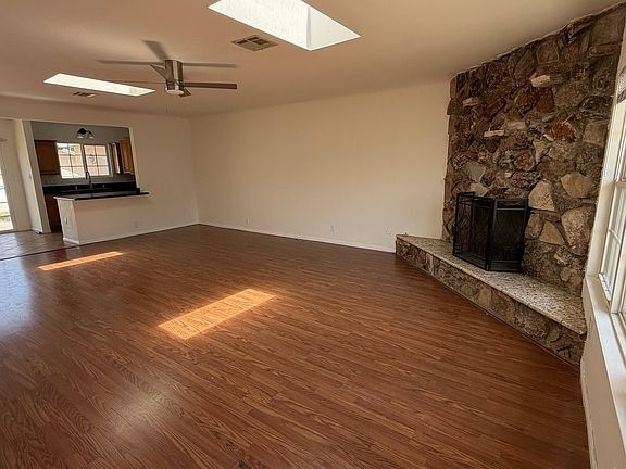 5th image of 1104 N Frederic St