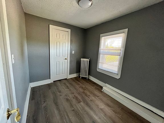 17310 BENTLER Studio Living Space