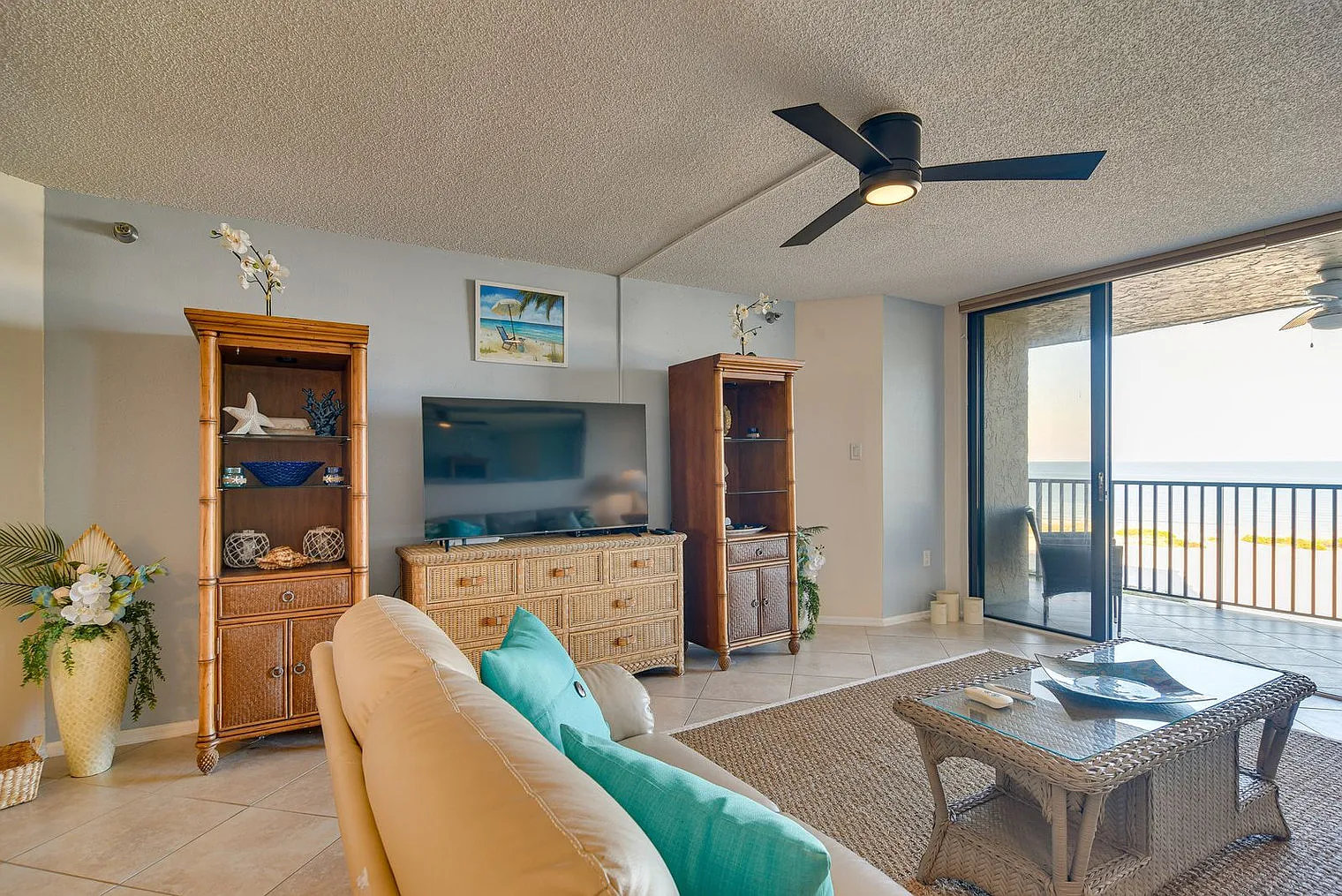2 bed, 2.0 bath, 1420 sqft, $5,564 — Photo 2