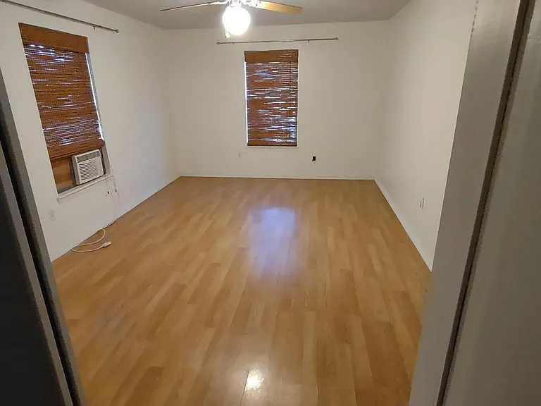1st bedroom (larger)