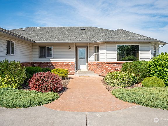 3rd image of 517 N Crestview Drive