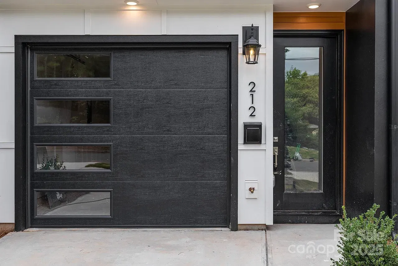 204 Mattoon St — Photo 2