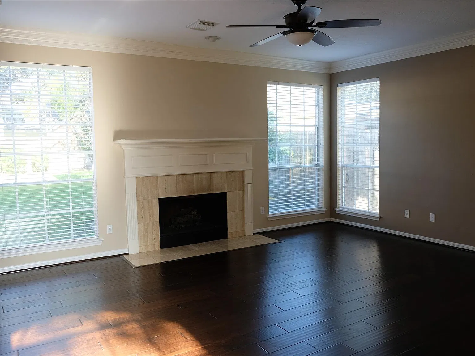 4 bed, 2.5 bath, 2445 sqft, $2,600 — Photo 4