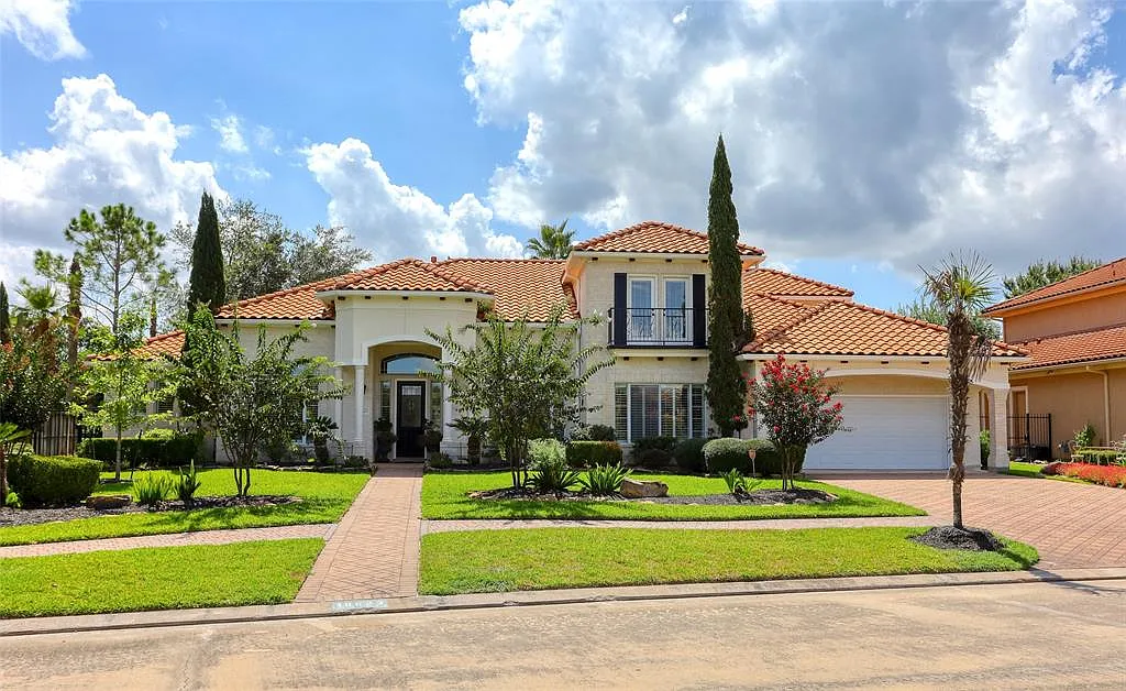 5 bed, 4500 sqft, $10,450 — Photo 2
