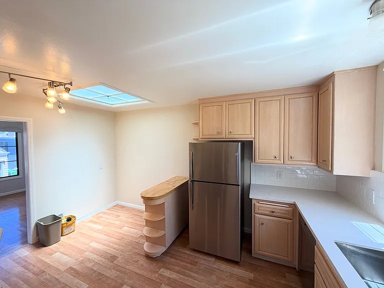 955 Lawton St — Photo 12