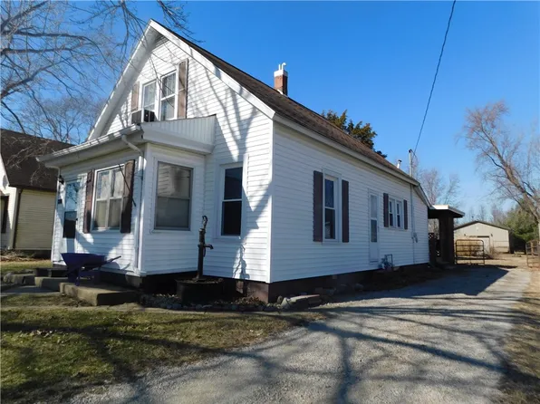 6729 Stockton Rd, Mattoon, IL 61938