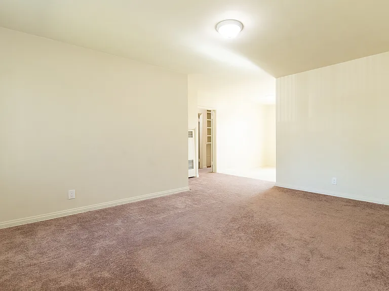 309 N 1st St #1/2 — Photo 11